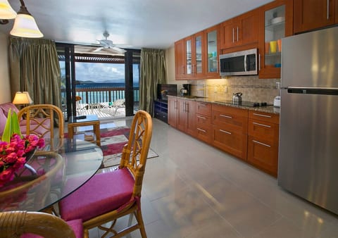 Sapphire Beachfront Condo - Free Wi-Fi - Save!