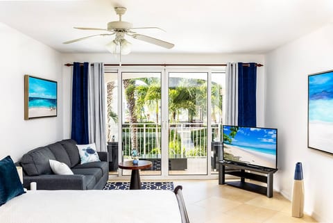 La Vista Azul - Lovely Spacious Condo close to Grace Bay - Free Wi-Fi