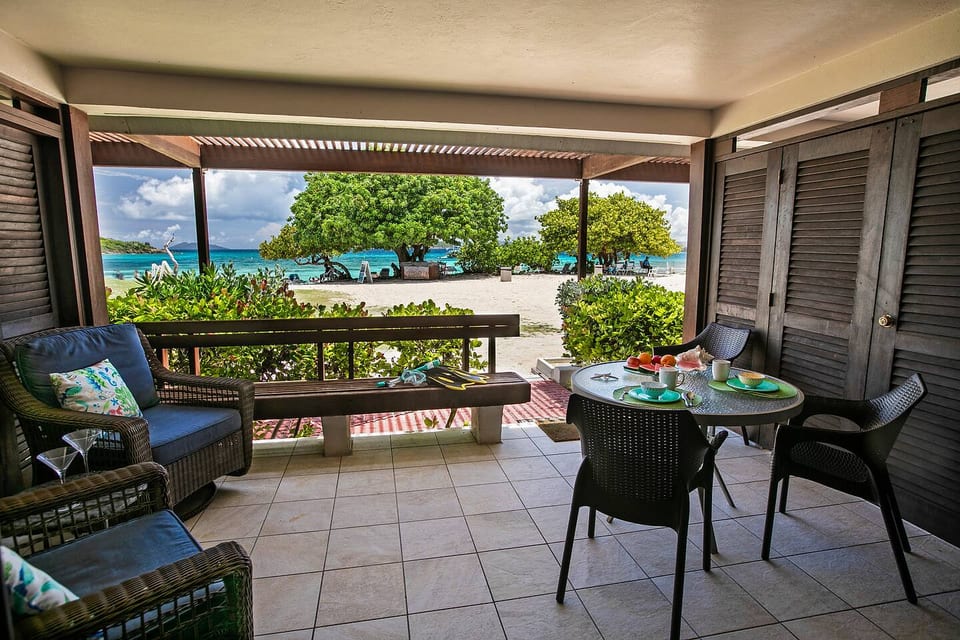 Sapphire Beachfront, Free Wi Fi, Pool, Snorkeling Amazing View! - St. Thomas