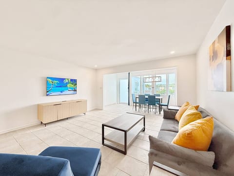 Crystal Cove Sapphire Beach - Spacious Condo, Pool Tennis WiFi