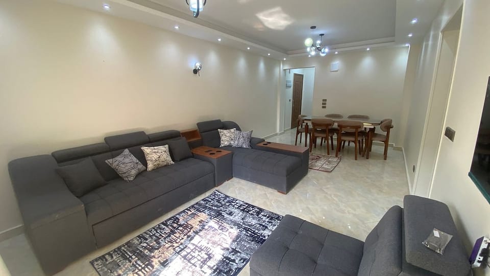 Comfy Stylish Apartment in Gardenia East Cairo image 1