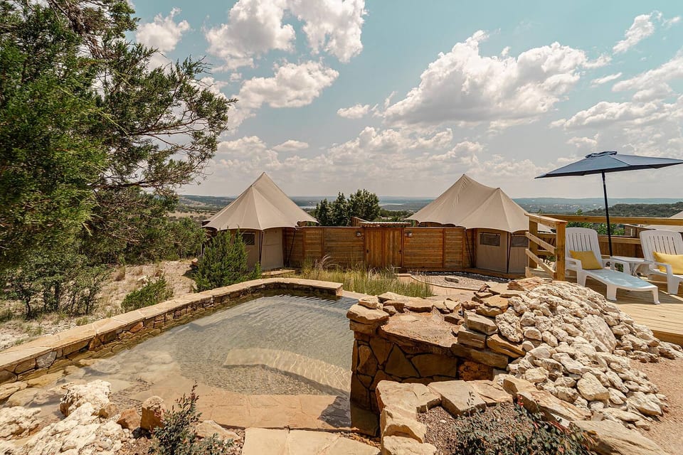 Premium Suite 4 - Safari Tent - Outdoor Soaking Tub - Travis County