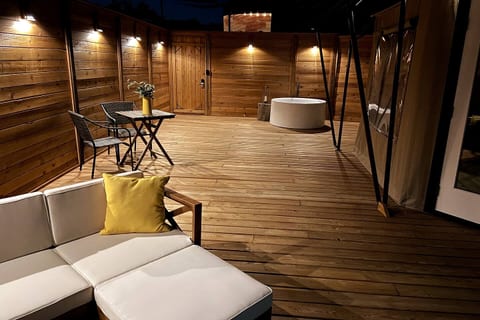 Premium Suite 4 - Safari Tent - Outdoor Soaking Tub