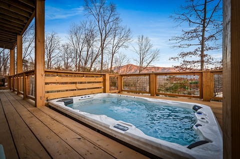 The swim spa is the best of both worlds. Keep it cool for the kids to splash around or crank up the heat for a hot tub experience under the stars with mountain views. Works beautifully in every season.