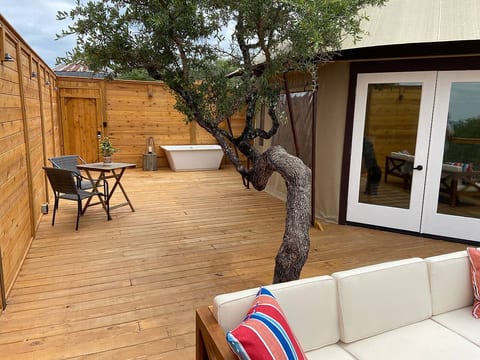 Luxury Suite 2 - Safari Tent - Outdoor Soaking Tub
