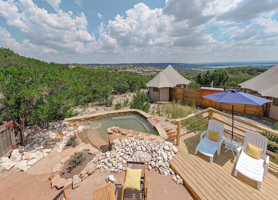 Luxury Suite 2 - Safari Tent - Outdoor Soaking Tub - Travis County
