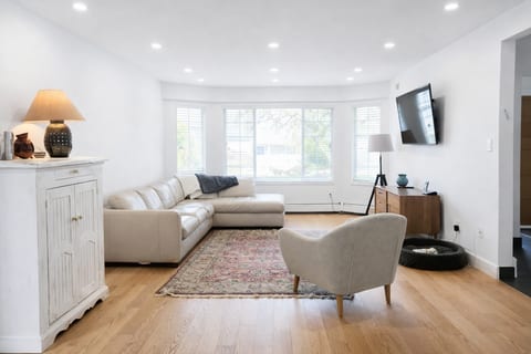 3 Bdrm + 1 1/2 baths Vancouver unit