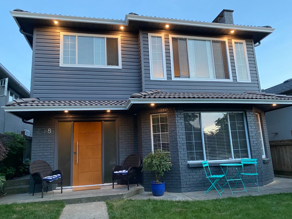 3 Bdrm + 1 1/2 baths Vancouver unit