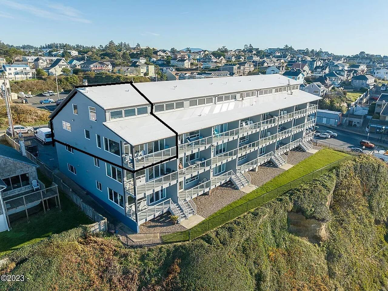 Stunning north & west facing oceanfront views, 3rd floor end unit, elevator 