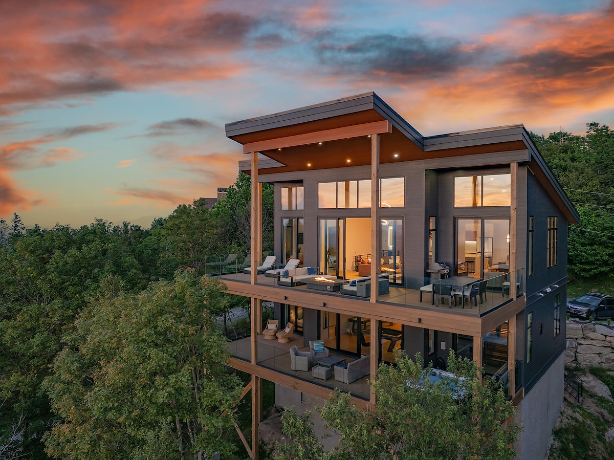 Modern View Home| Sauna/Steam Room & Hot Tub image 1