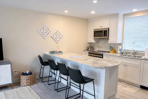 5 min walk to the beach- Close to Coligny Sleeps 6 image 4