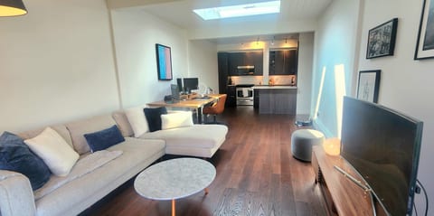 Top-Floor West End Sanctuary, 15-Min Walk to BC Pl