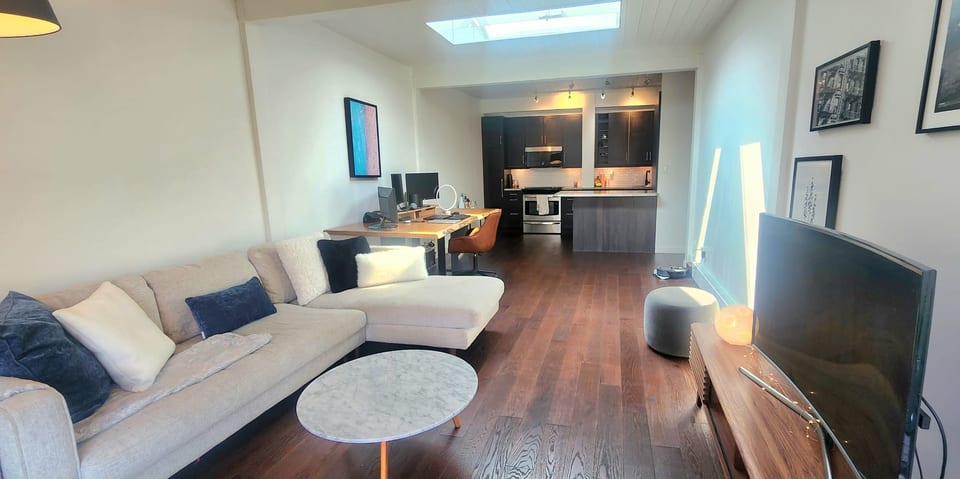Top-Floor West End Sanctuary, 15-Min Walk to BC Pl - Vancouver