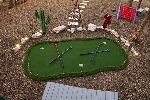 Game House w/ Hot Tub + Arcade + Mini Golf (Sleeps 8)