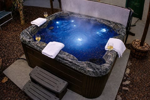 Game House w/ Hot Tub + Arcade + Mini Golf (Sleeps 8)