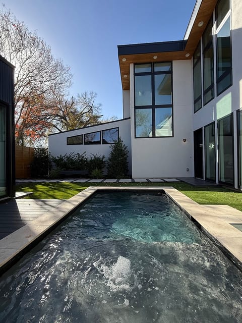 The Chote House - Designer Retreat + Pool + Casita