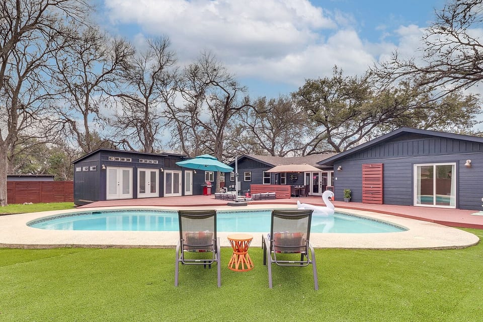Oak & Ember Retreat | Pool, Fire Pit + Guest House - Austin