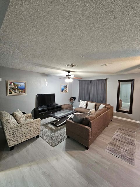 Desert Oasis relaxing home. image 1