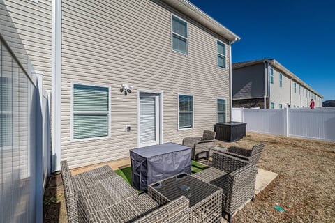 Modern Huntsville Townhome • Minutes to MidCity