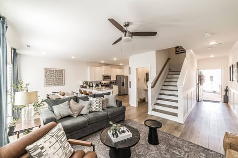 Modern Huntsville Townhome • Minutes to MidCity