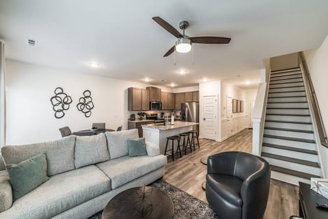 Chic Huntsville Stay: Near MidCity, Dining & Shops