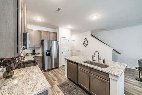 Chic Huntsville Stay: Near MidCity, Dining & Shops