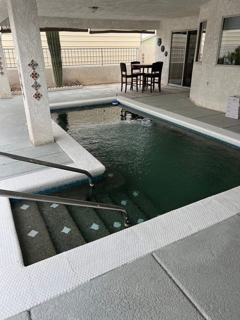 3 Master suites | POOL! | Close To Everything!
