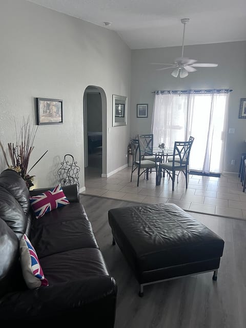 3 Master suites | POOL! | Close To Everything!