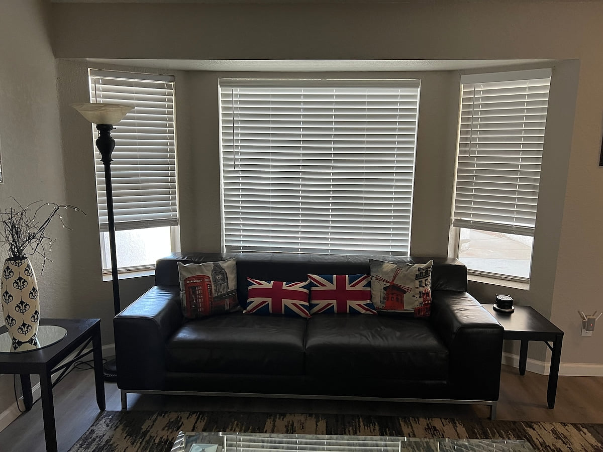 3 Master suites | POOL! | Close To Everything! image 1