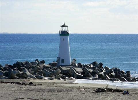 Steps to the Picturesque Harbor Lighthouse at Seabright Beach..Walk Everywhere!