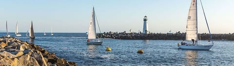 Quick 2 minute Walk to the Harbor w/Restaurants & Sailboat Races on Wednesdays.