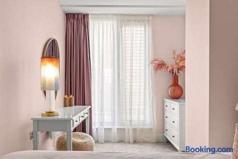 Lux 2 KingBD·by Shambles&Café·10% discount·Wifi