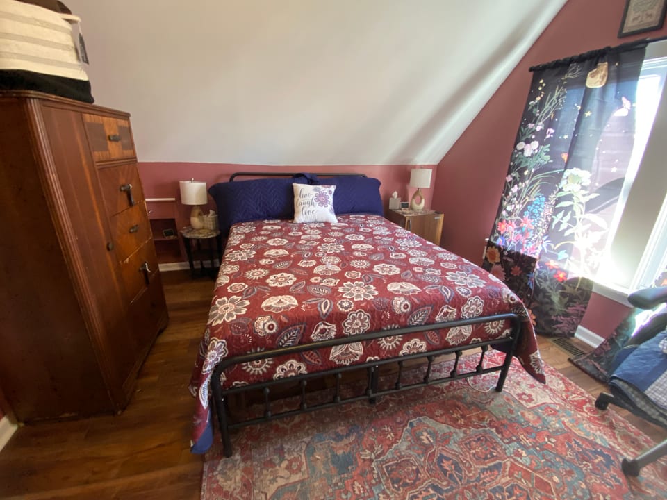 Rose Room - Cottage East - Kansas City