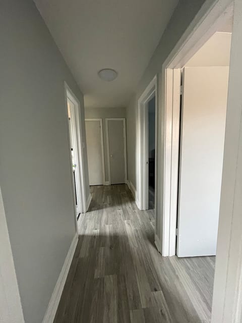 Queen bed - Room in the City image 3