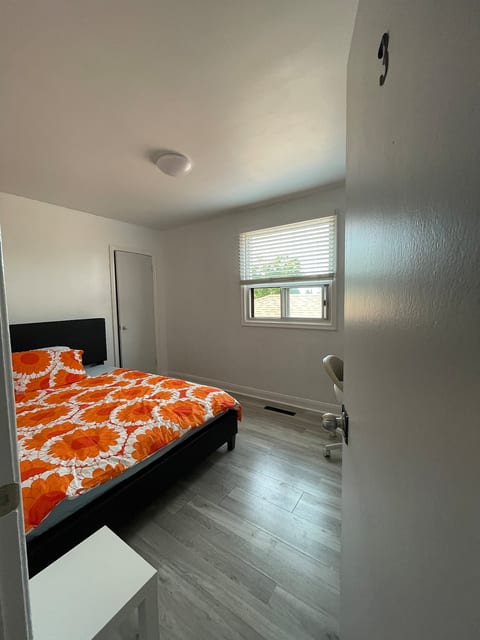Queen bed - Room in the City image 4