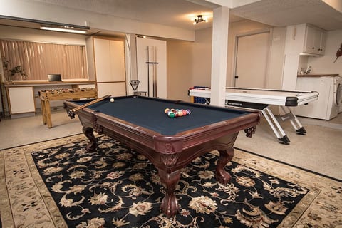 Family Mountain Home - Hot Tub, Gameroom. Dogs OK