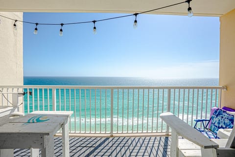 Aqua Cozy 1712 | Beachfront Studio Panama City Beach, FL