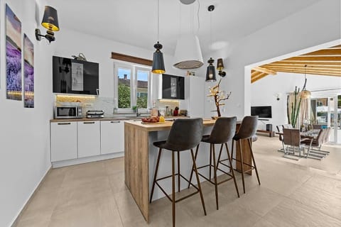 Villa Emily - Unit 378408-13