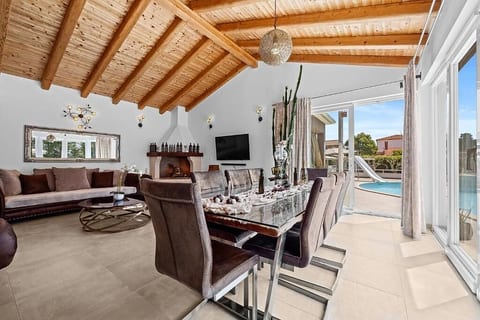 Villa Emily - Unit 378408-13