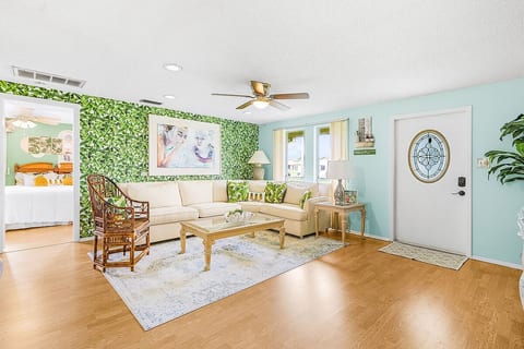 Living room image 3