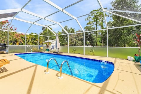 Enjoy the outdoor oasis with a dip in relaxation heaven, surrounded by the lush botanical of Florida!