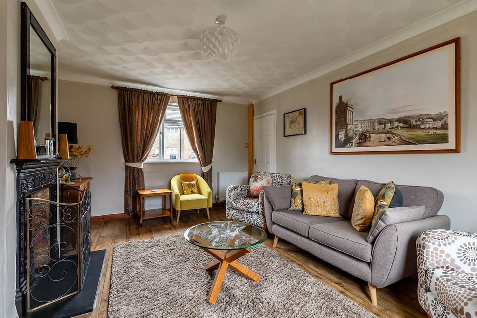 3-Bed House with Garden & Parking 15 min to Centre - Bath and North East Somerset