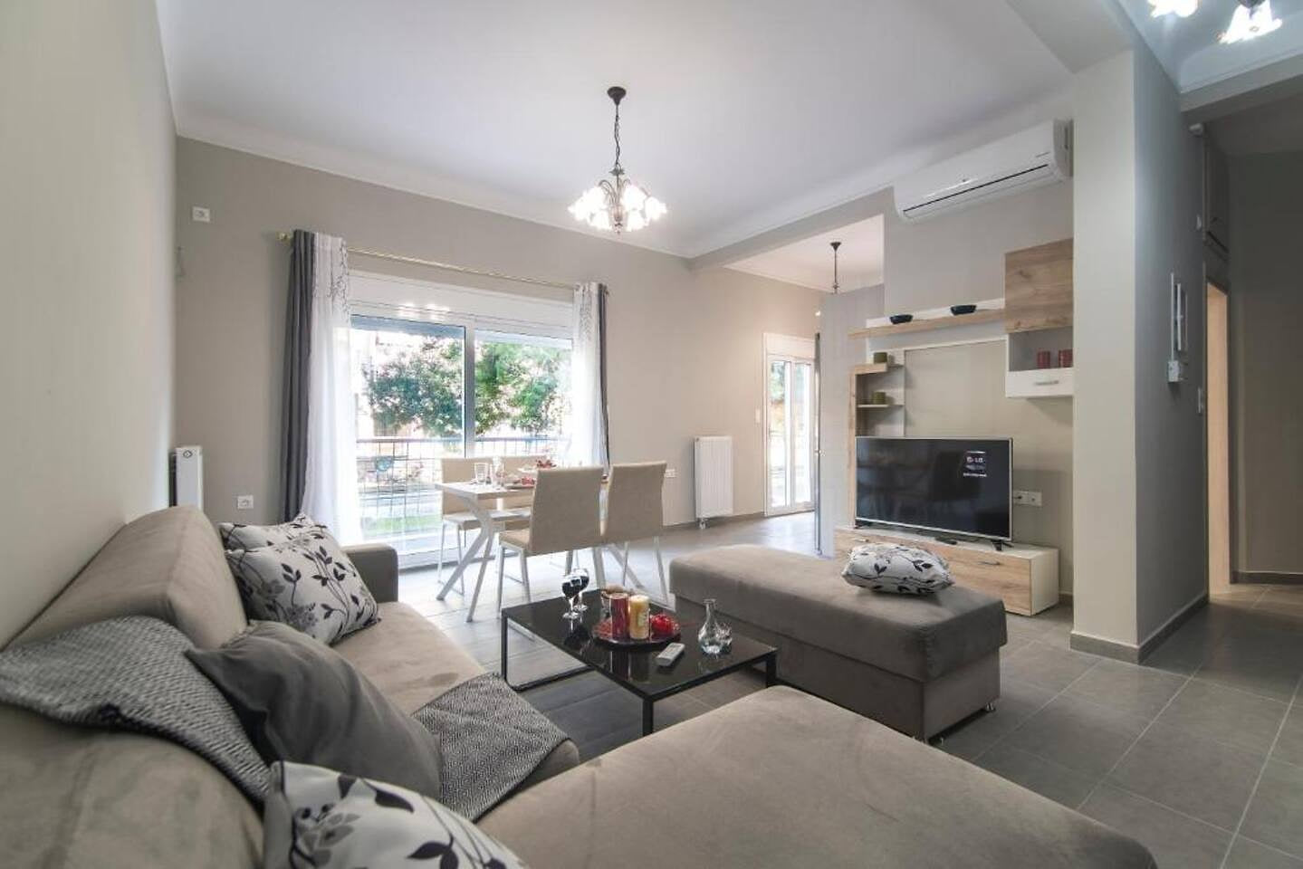 Nice Apt 2 bedroom downtown Petralona