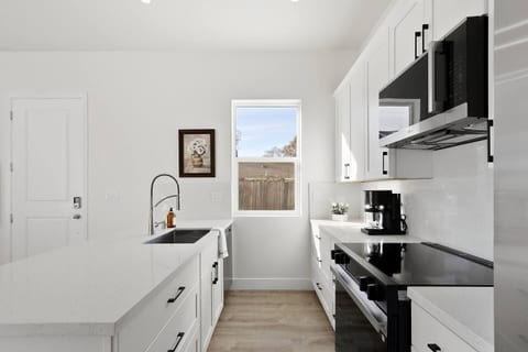Colusa Commons 4 BR 3 BA near UC Davis