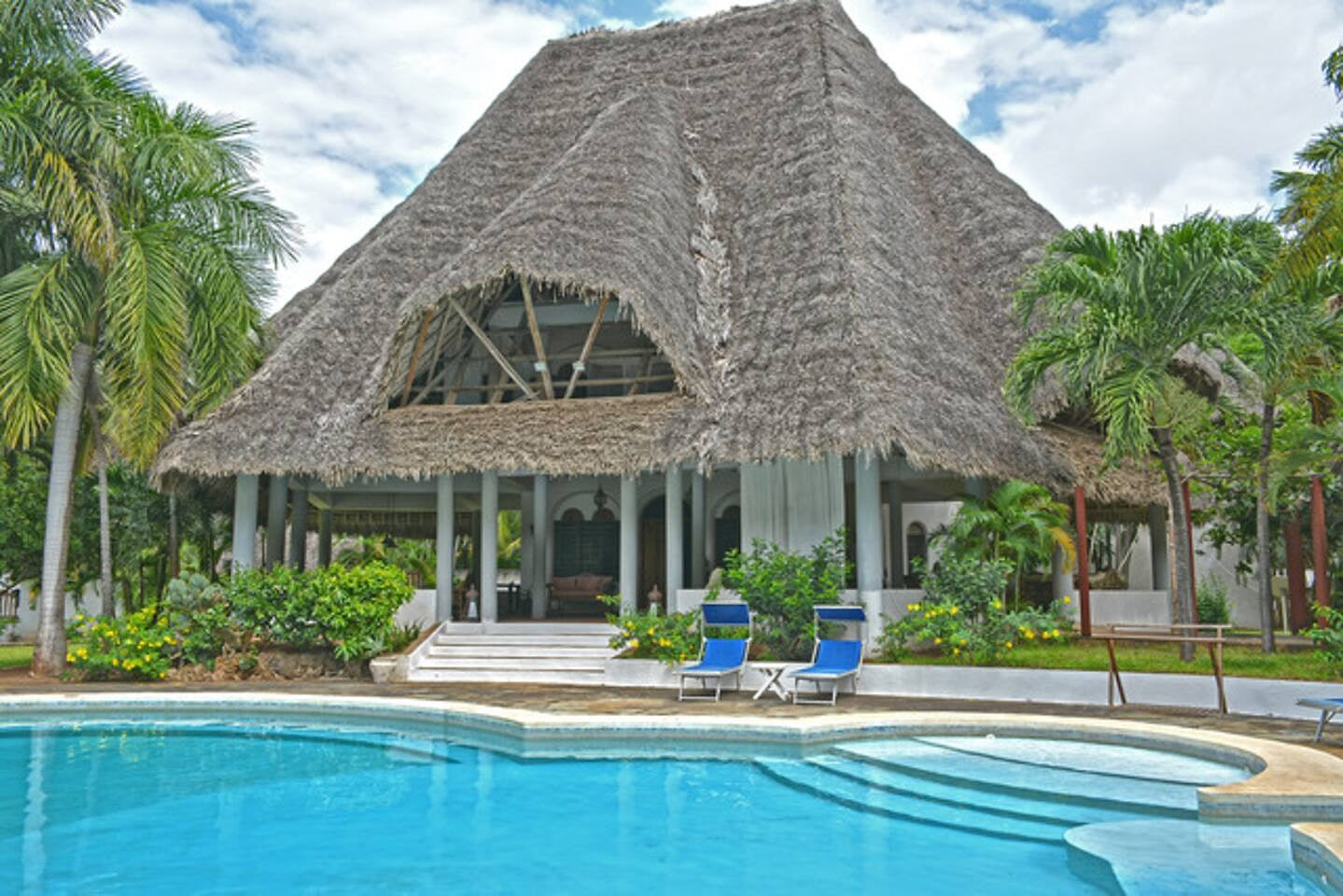 Beautiful villa close to beachfront