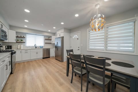 Beautifully home with 5 bedrooms image 5