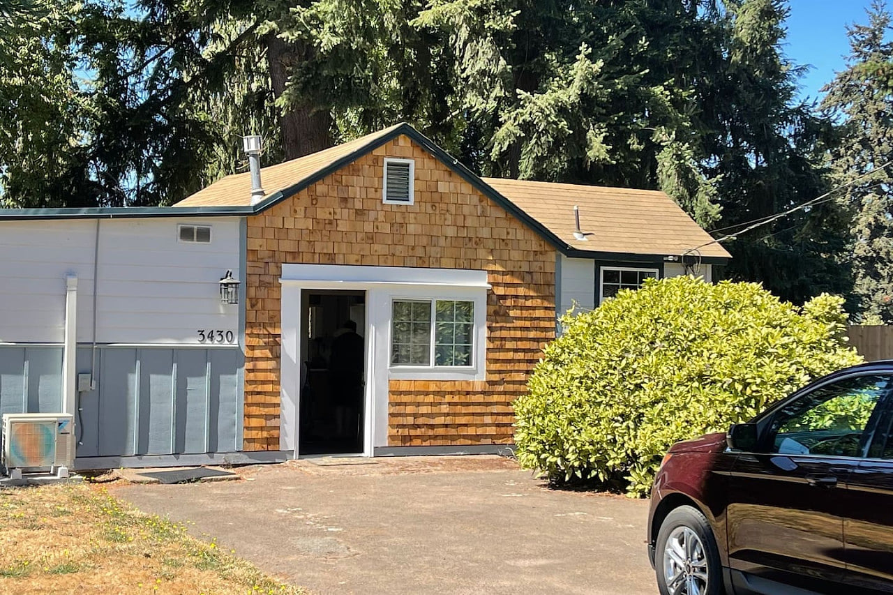 Cute 1 bedroom Farmhouse in Springfield, Oregon