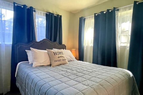 Cute 1 bedroom Farmhouse in Springfield, Oregon