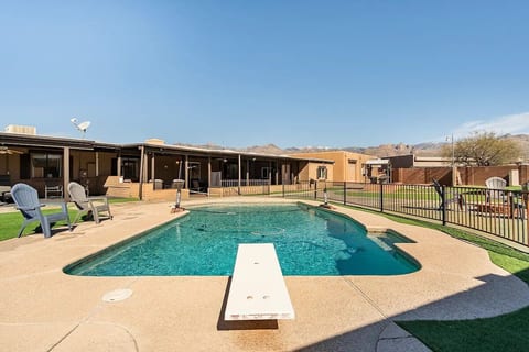 Beautiful Private Desert Retreat! Gorgeous! Hot Tub and Pool!