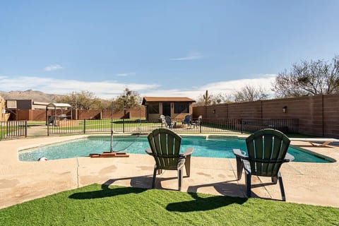 Beautiful Private Desert Retreat! Gorgeous! Hot Tub and Pool!